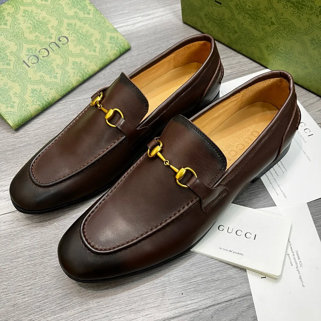 Ex-factory price: 480💰-(Gucci) men’s loafers! Genuine molded horsebit, a classic must-have for your shoe cabinet! The feet are particularly delicate! This Gucci original version is a set last, and we are consistent with the counter! Therefore, it is more comfortable in terms of last shape and comfort! Take it to the counter and compare at will! Good shoes are more than just what they make! But grasp the essence from the inside out! Material: Imported first-layer cowhide! Genuine leather outsole imported from Italy, size: 39-44 (38/45 customized, non-refundable)